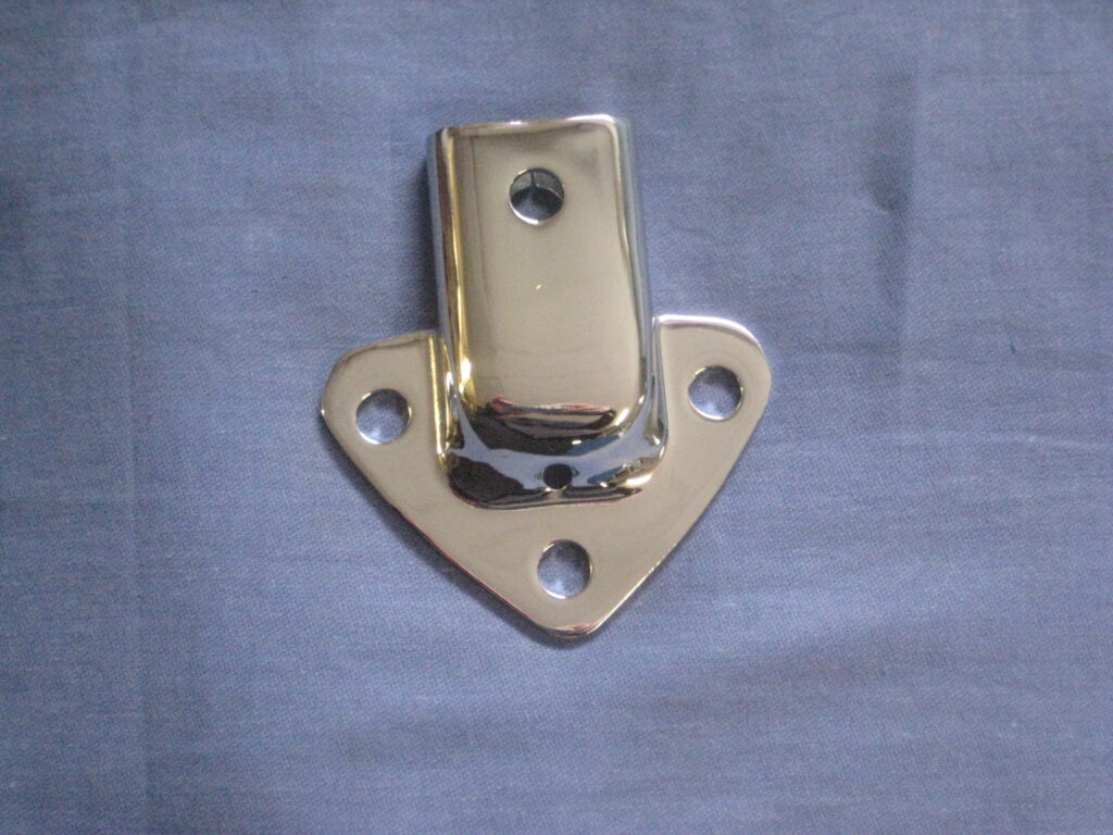 (12) MGB AHH8391 HOOD SOCKET CHROME