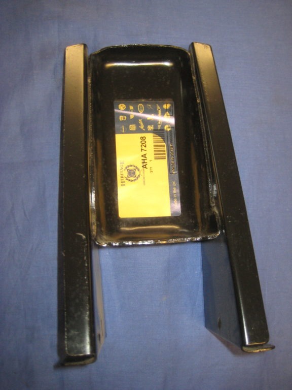 (26) MG MIDGET SPRINGHANGER BOX SECTION AHA7208