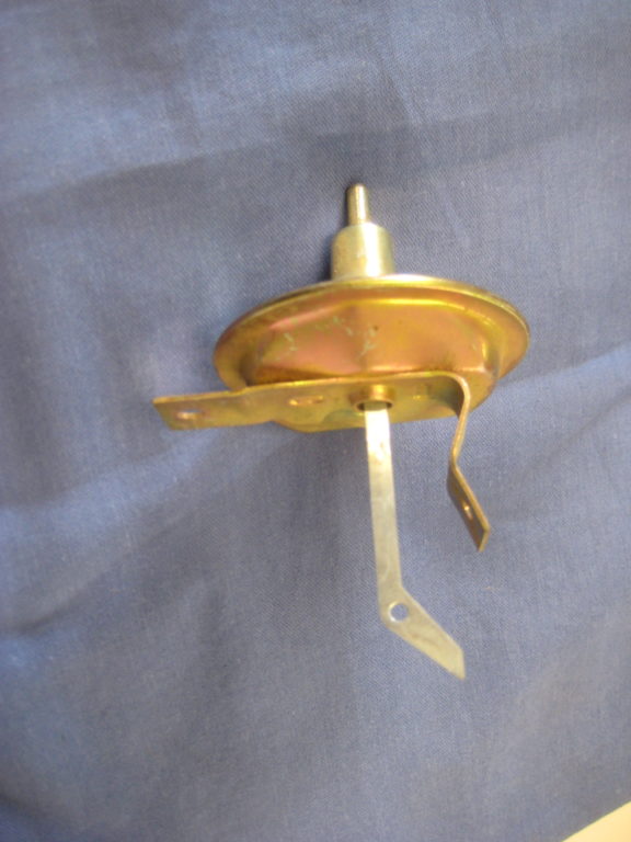 MGB GT V8 DISTRIBUTOR VACUUM ADVANCE UNIT 608194