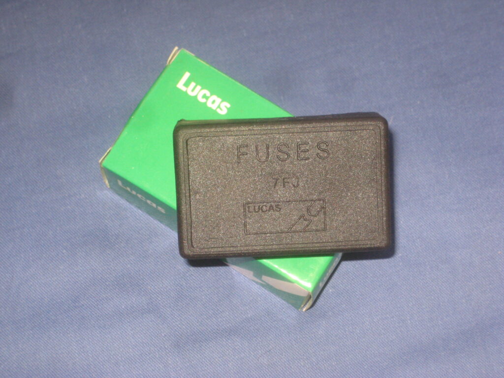 37H4727A MGB & MIDGET 4 FUSE FUSE BOX COVER LID