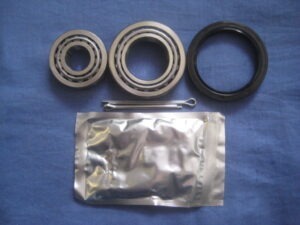 (28) MGB, MGC, & GTV8 FRONT WHEEL BEARING KIT & SEAL GHK1005