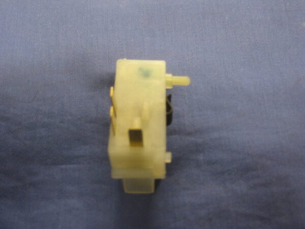 520160A  MGB & MIDGET WIPER MOTOR PARK SWITCH CLIP TYPE - Image 3