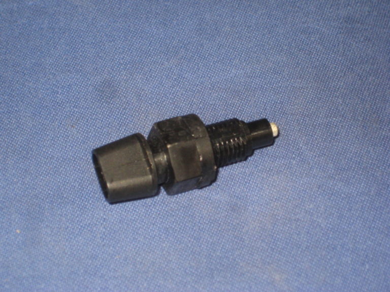 AAU1752A MGB USA SPEC BRAKE FAILURE SWITCH The MGB Hive