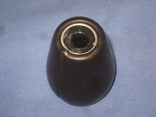 BHH788 MGB LEATHER GEARKNOB WITH GEAR POSITIONS 1972-76 - Image 2