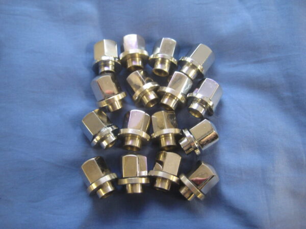 BHH1087SET    MGB GT V8 JUBLIEE & WHEEL NUTS SET OF 16