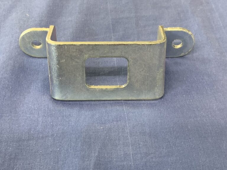 AHH6298 MGB GEARBOX STEADY BAR BRACKET 62-67