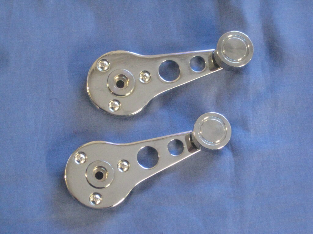 HAND5 MGB & MIDGET PAIR OF CHROME HOLES WINDOW WINDER HANDLES 1967 ON MK2